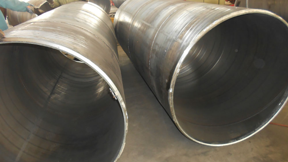 Método de tratamento de superfície de tubo de aço espiral anticorrosivo