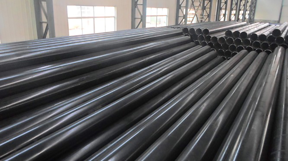 Como limpar tubo de aço com costura reta